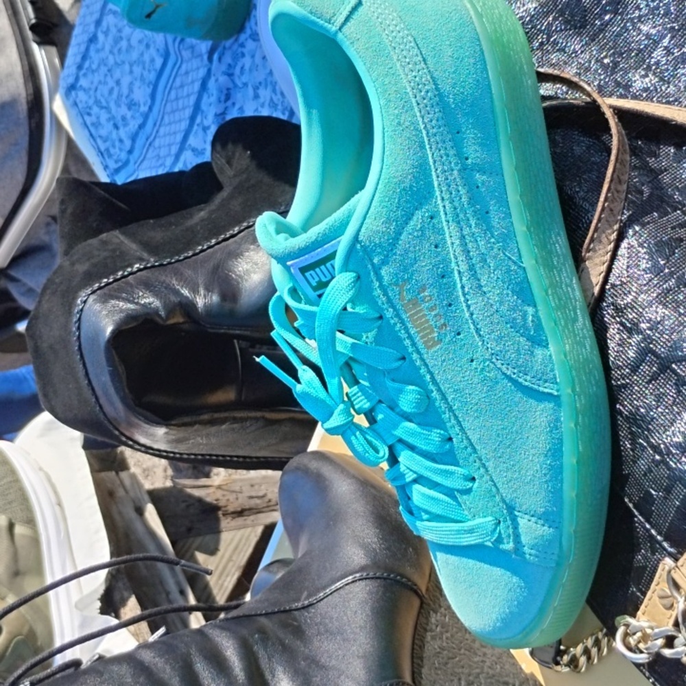 Shoes - Picture 3 of 4